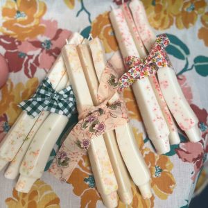 Trio de chandelles - Bougies artisanales moulées et fleuries